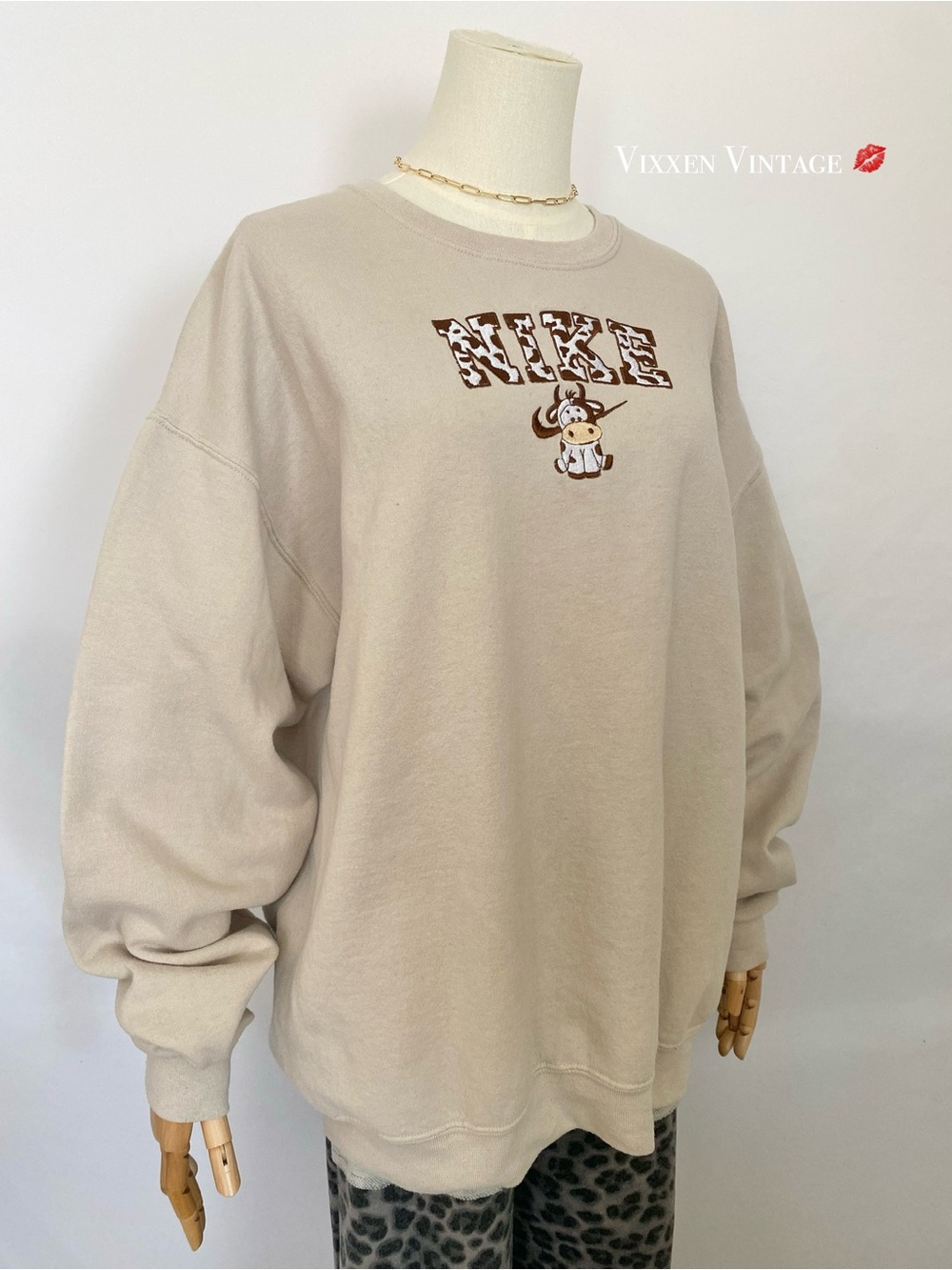 VINTAGE 1990'S OVERSIZED 'NIKE' COW SWOOSH PULLOVER CREWNECK SWEATSHIRT IN CREAM